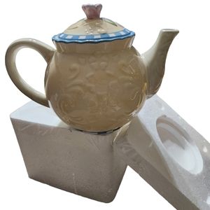 BETTER HOMES & GARDENS NIB TEAPOT. Yello and blue